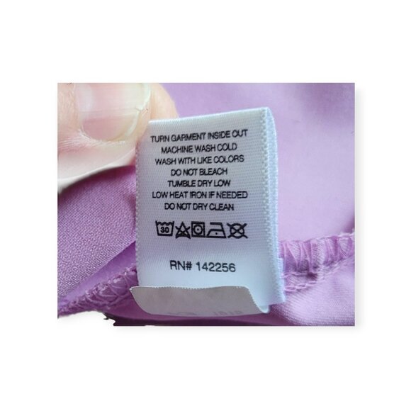 FIGS Technical Collection Catarina One-Pocket Scrub Top in Lavender size M - Picture 8 of 9